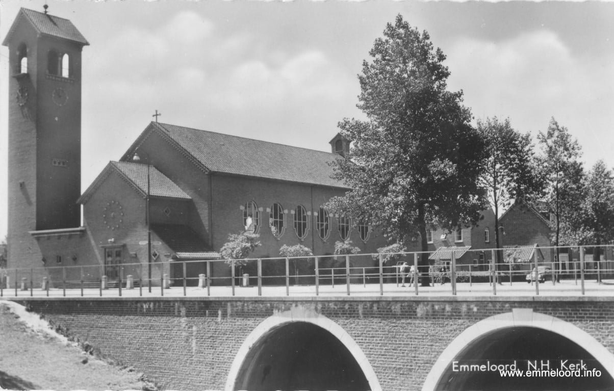 Kerk-Hoeksteen19.jpg Kerk-Hoeksteen19.jpg
